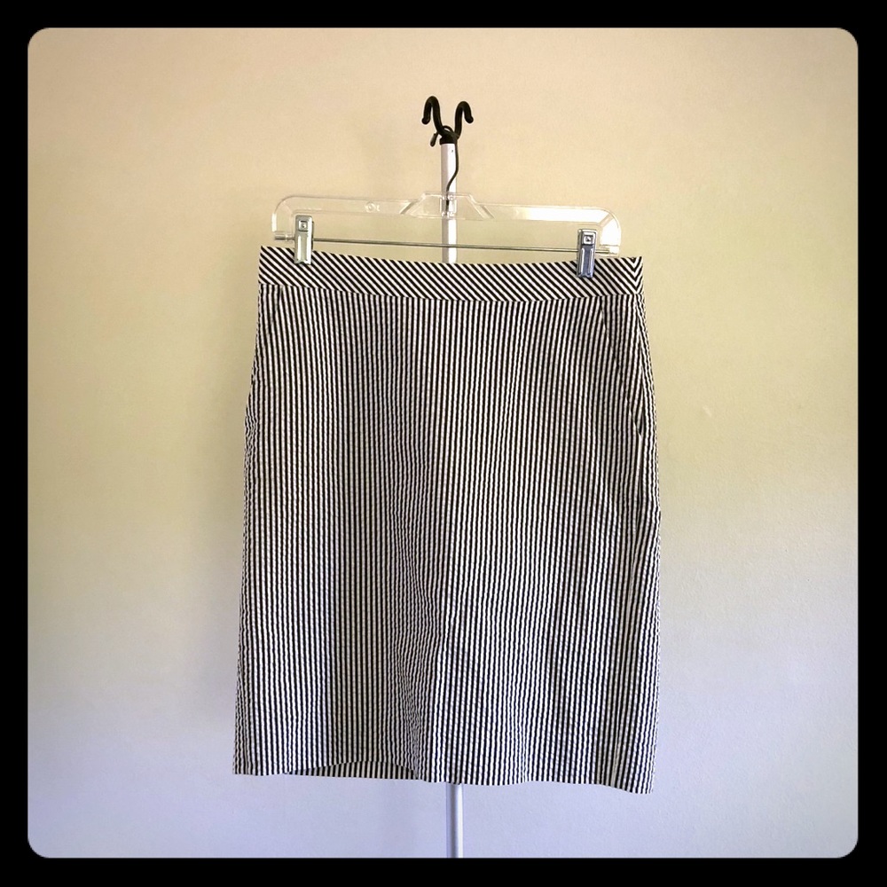 J. CREW Seersucker Pencil Skirt - Picture 2 of 7